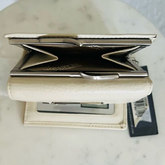 KENNETH COLE‎ REACTION VINTAGE WALLET WITH SOLAR POWERED CALCULATOR, Ivory, NWT - Picture 15 of 16